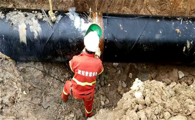 大型知名螺旋鋼管生產(chǎn)廠家,鋼材場走水螺旋管,1600螺旋管,1424mm螺旋管