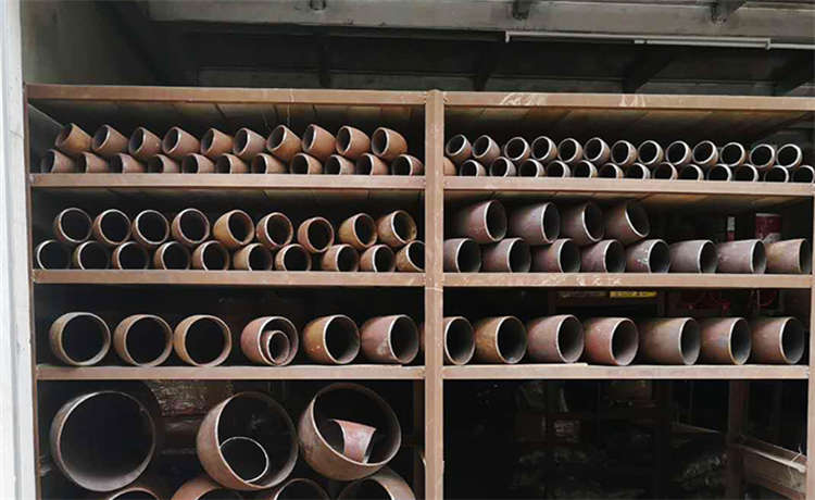 鋼材場(chǎng)609mm螺旋焊管,貴港鋼鐵世界720mm螺旋鋼管,DN400-10mm螺旋焊管,螺旋管型號(hào)規(guī)格